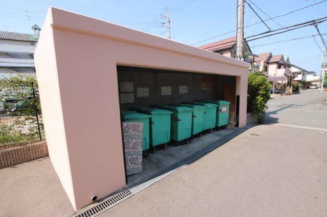 拡大写真:ルナピエーナ泉北 2階205の敷地内ゴミ置き場