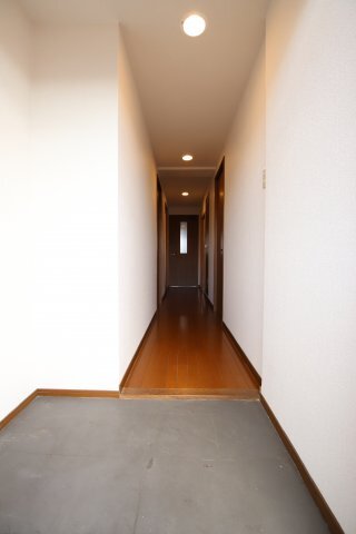 拡大写真:ルナピエーナ泉北 2階205の玄関