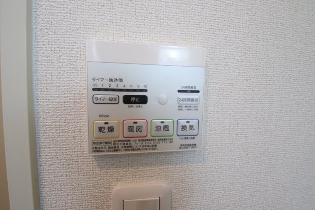 拡大写真:グレイスヴィオラ 1階106の浴室乾燥機
