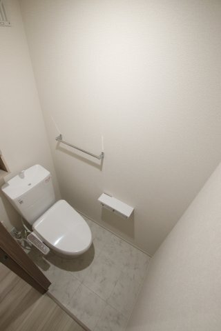 拡大写真:CASAMUKAINO 3階303のトイレ