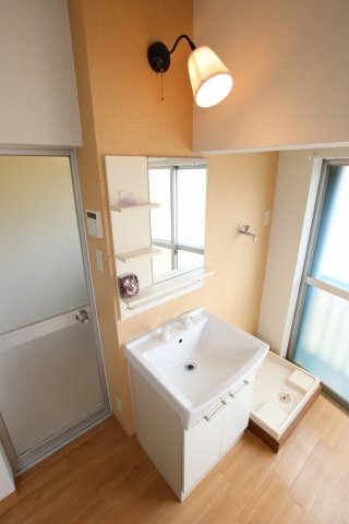 拡大写真:Re-Home福田 1階1104-の独立洗面台