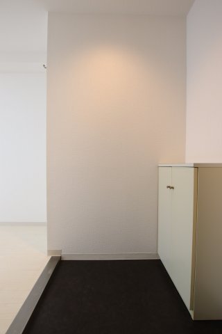 拡大写真:スカイ南花台 6階607の玄関