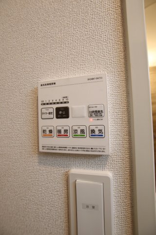拡大写真:ヒカルサ堺市大野芝 1階102の浴室乾燥機