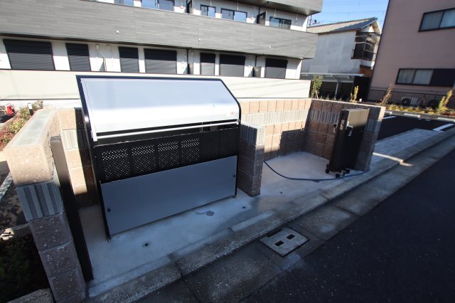 拡大写真:ヒカルサ堺市大野芝 1階102の敷地内ゴミ捨場