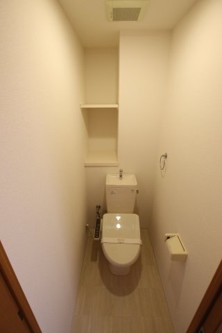 拡大写真:ホワイトロートス 3階303のトイレ