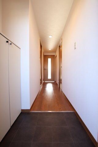 拡大写真:ホワイトロートス 3階303の玄関