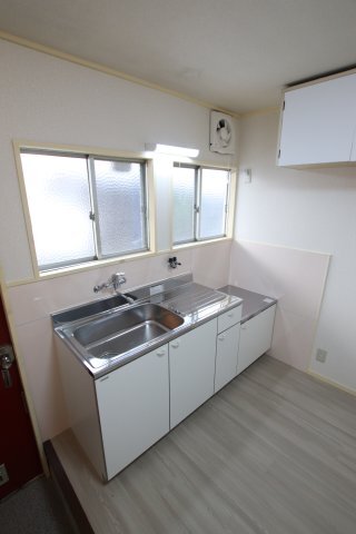 拡大写真:ブルースカイハイツ 1階B104のキッチン