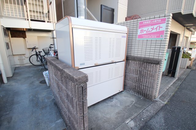 拡大写真:サンコークレアール 4階401の敷地内ゴミ捨場