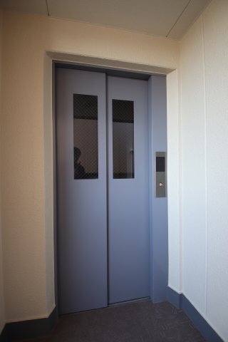 拡大写真:サンコークレアール 4階401のエレベーター