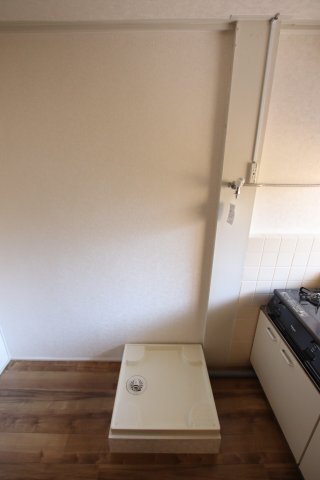 拡大写真:マンション北野田 1階16の室内洗濯機置場