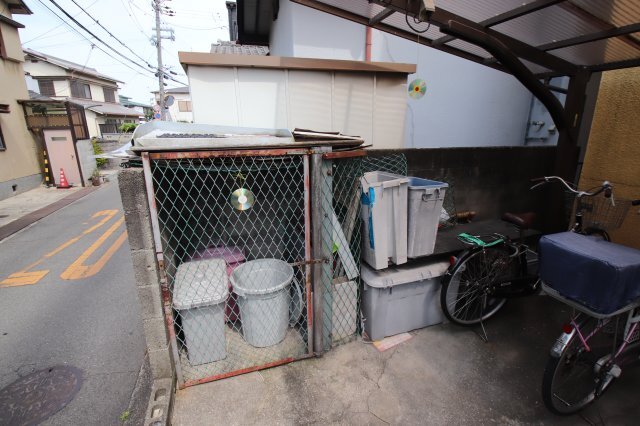 拡大写真:マンション北野田 1階16の敷地内ゴミ置場
