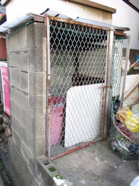 拡大写真:マンション北野田 1階16の敷地内ゴミ置場