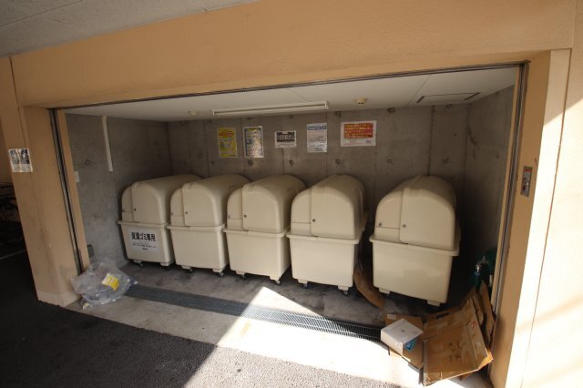 拡大写真:サワー・ドゥ白鷺 4階411の敷地内ゴミ捨場