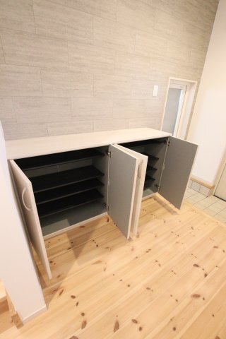 拡大写真:堺市中区東山賃貸戸建 1階1のシューズボックス