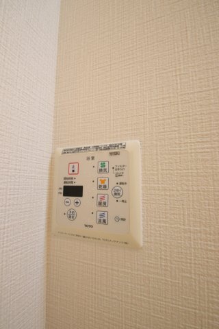 拡大写真:サニーコートM 1階102の浴室乾燥機
