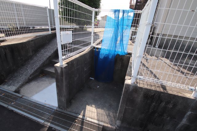 拡大写真:グリーンヒルA棟 1階101の敷地内ゴミ置き場