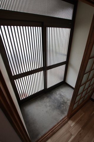 拡大写真:西野コーポ 2階203の玄関