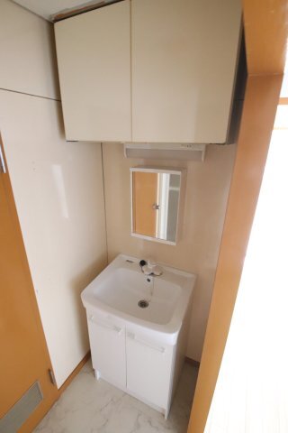 拡大写真:椋本マンション 1階103の独立洗面台