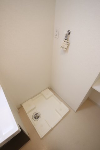 拡大写真:フェリスウラタ 2階203の室内洗濯機置き場