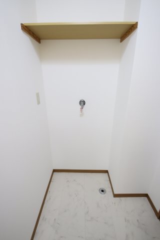 拡大写真:青葉丘マンション 2階201の室内洗濯機置場