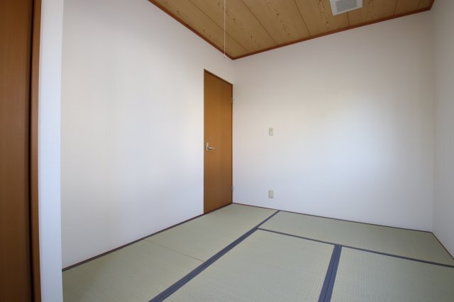 拡大写真:青葉丘マンション 2階201の和室
