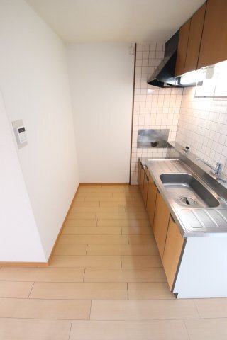 拡大写真:シャルム西之山 3階302のキッチンスペース