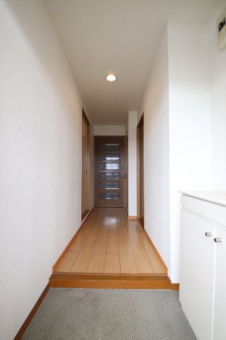 拡大写真:シャルム西之山 3階302の玄関