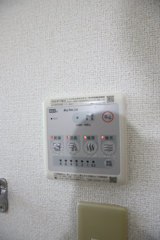 拡大写真:ローレルハイツ 3階305の浴室乾燥機