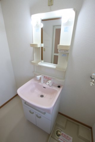拡大写真:ローレルハイツ 3階305の独立洗面台