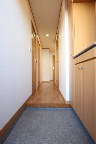 拡大写真:ローレルハイツ 3階305の玄関