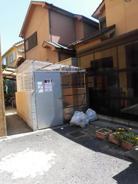 拡大写真:ギャレ金剛 4階408の敷地内ゴミ捨て場