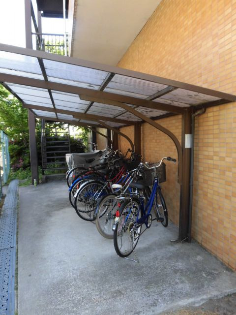 拡大写真:ギャレ金剛 4階408の駐輪場