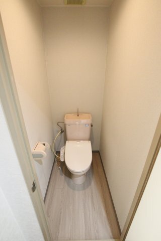 拡大写真:ロイヤルガーデン長野 2階202のトイレ