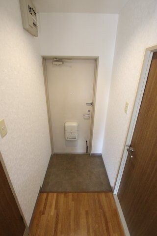 拡大写真:ロイヤルガーデン長野 2階202の玄関