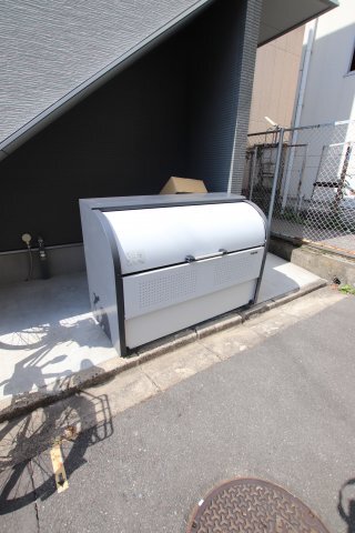 拡大写真:コンフォータス 2階202の敷地内ゴミBOX