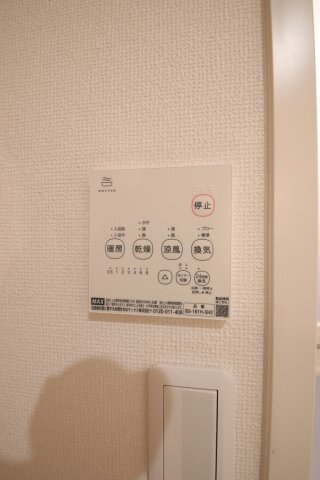 拡大写真:メゾンプレミール 2階210の浴室乾燥機