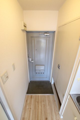 拡大写真:ハイツイーグレット 2階201の玄関