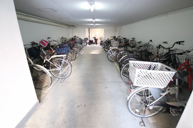 拡大写真:狭山ハウス3棟 6階603の駐輪場