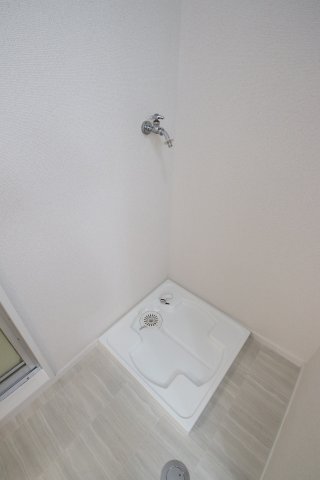 拡大写真:滝谷ユタカハイツ 1階102の室内洗濯機置場