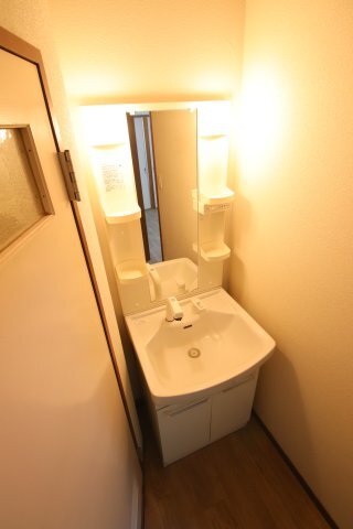 拡大写真:滝谷ユタカハイツ 2階205の独立洗面台