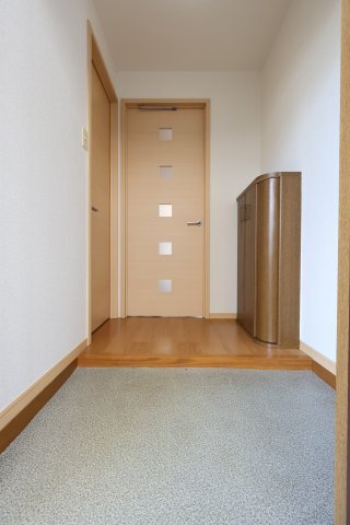 拡大写真:プラザエクシード 1階103の玄関