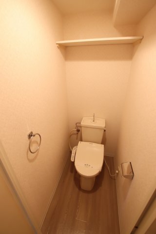 拡大写真：エルベ深井 4階403のトイレ