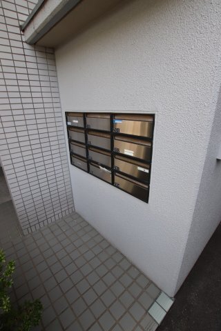 拡大写真：エルベ深井 4階403のメールボックス