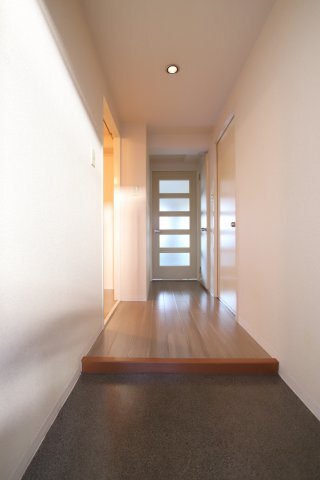 拡大写真：エルベ深井 4階403の玄関