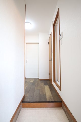 拡大写真:ナニワハイツ 3階302の玄関