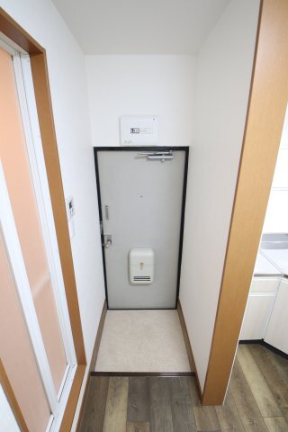 拡大写真:ナニワハイツ 3階302の玄関