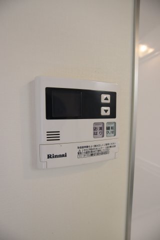 拡大写真:サンアーク北野田 1階105の給湯器リモコン