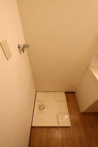 拡大写真:アンプルールクラージュサピエンス 1階101の室内洗濯機置場