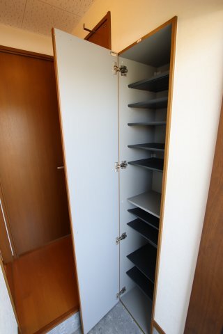 拡大写真:アンプルールクラージュサピエンス 1階101の収納
