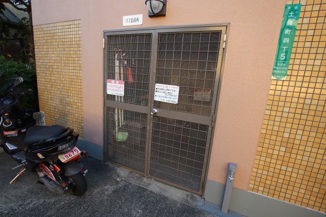 拡大写真:ヴェルドール深井 8階802の敷地内ゴミ置き場
